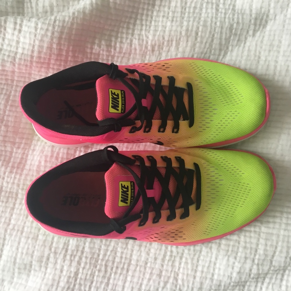 NIKE FLEX RUN 2016